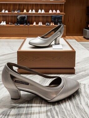 New Array Eve Synthetic Silver Mid-Heel Women's Pump Size 6M